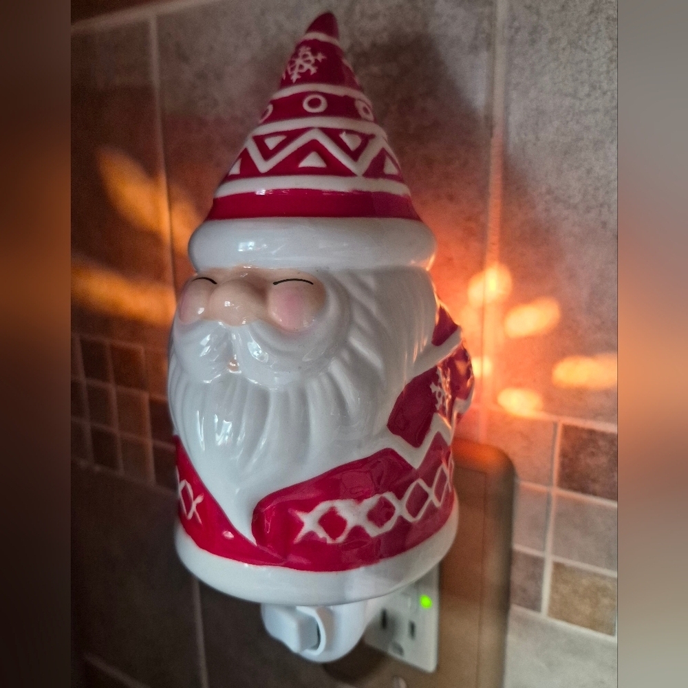 Scentsy PLUG IN Santa, Be Jolly Mini Wax Warmer